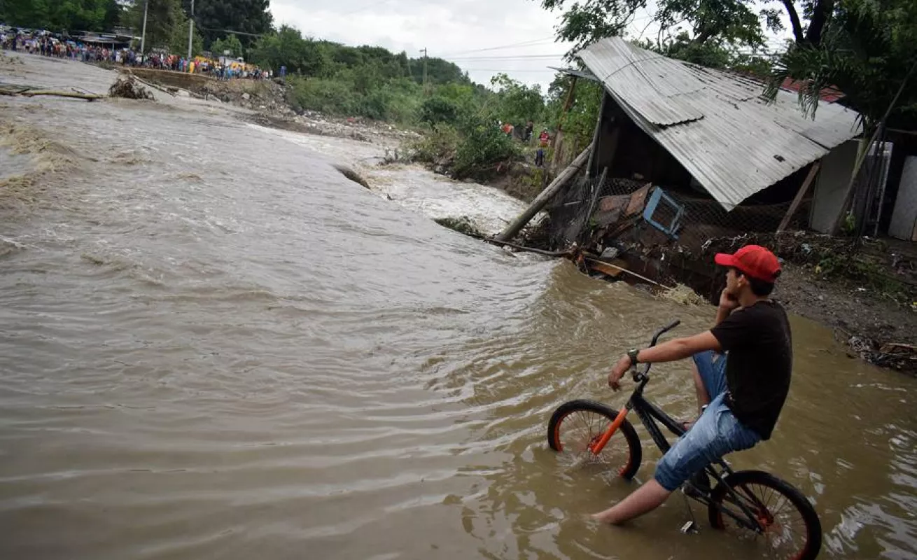 Iota deja al menos 26 muertos y devastación en Centroamérica y el Caribe (Fotos)