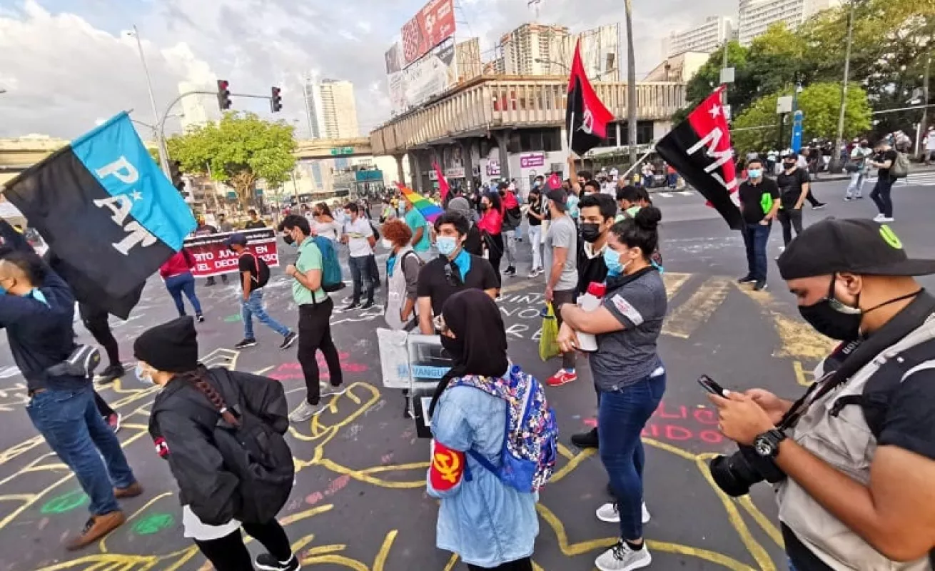 Jóvenes se manifiestan en contra del Decreto Ejecutivo 830 (Fotos)