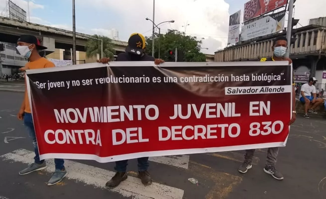 Jóvenes se manifiestan en contra del Decreto Ejecutivo 830 (Fotos)