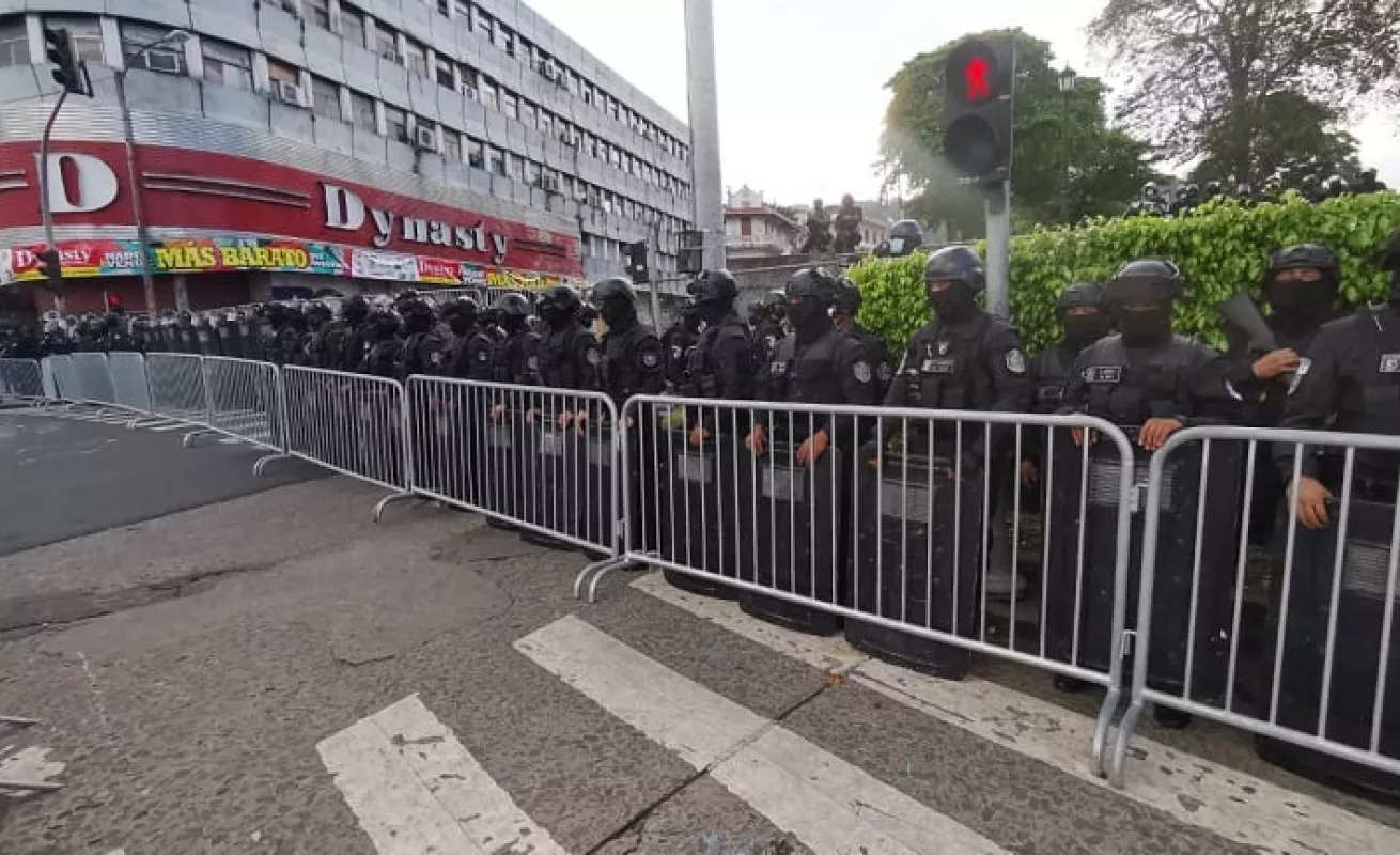 Jóvenes se manifiestan en contra del Decreto Ejecutivo 830 (Fotos)