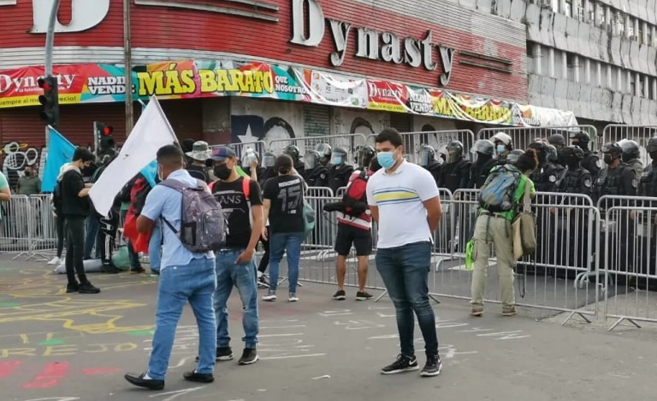 Jóvenes se manifiestan en contra del Decreto Ejecutivo 830 (Fotos)