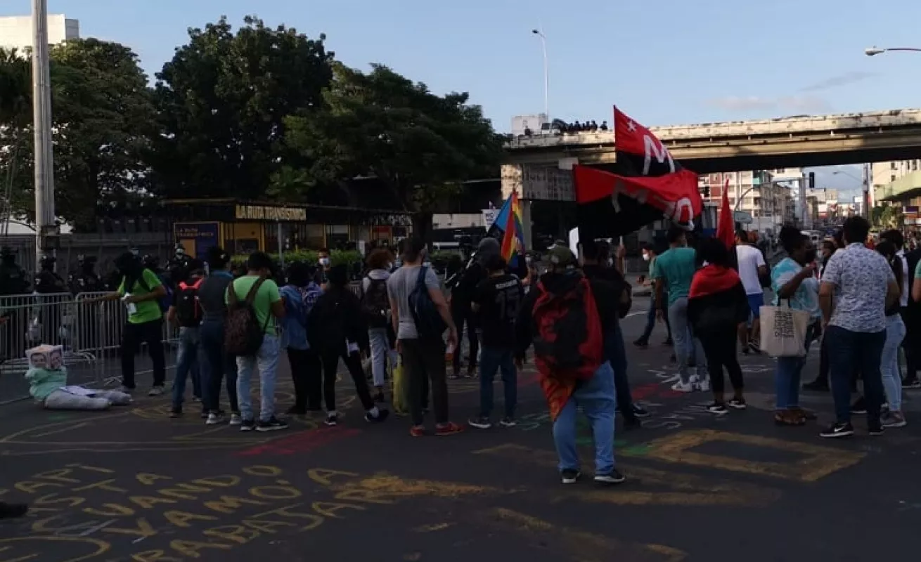 Jóvenes se manifiestan en contra del Decreto Ejecutivo 830 (Fotos)