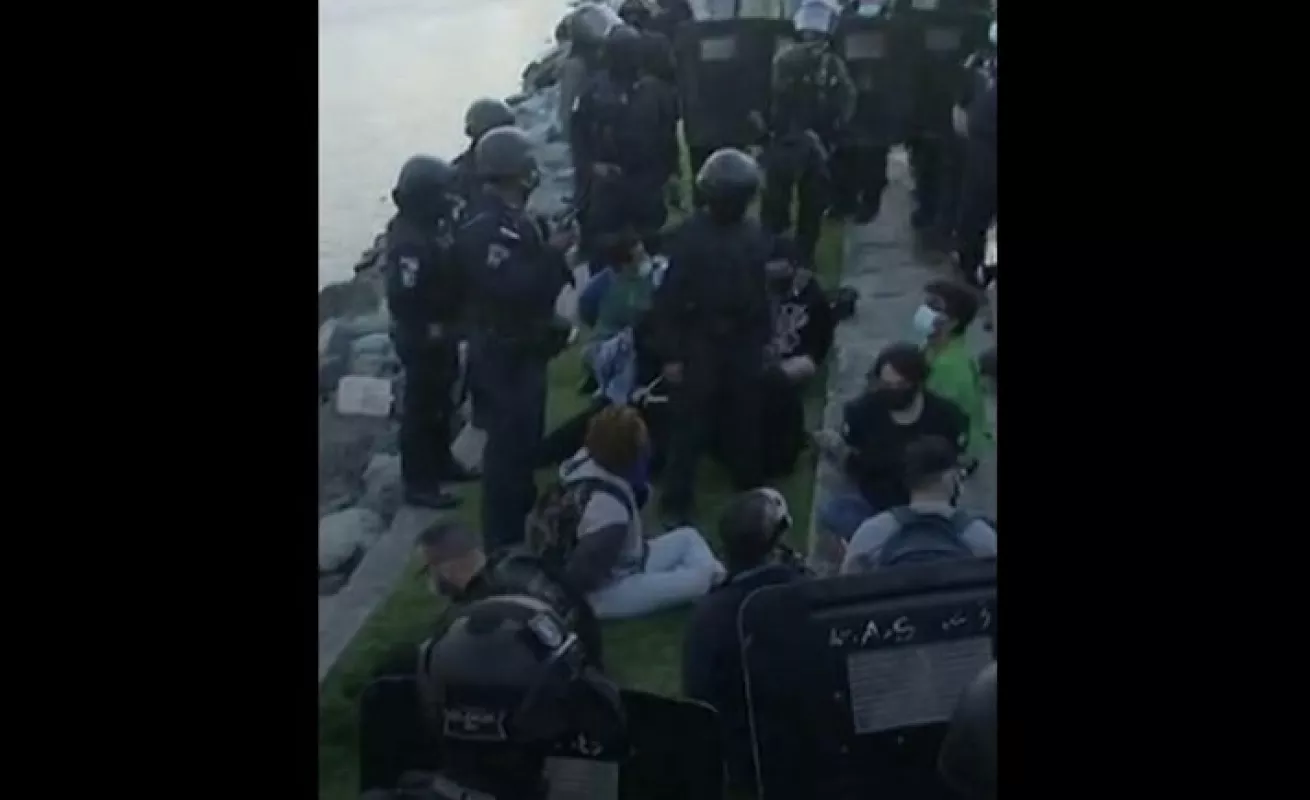 Jóvenes se manifiestan en contra del Decreto Ejecutivo 830 (Fotos)