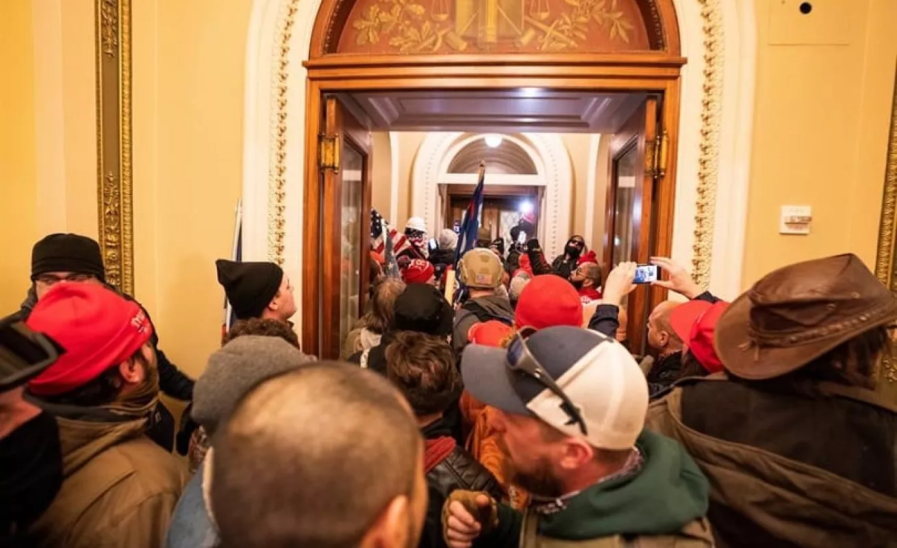 Seguidores de Donald Trump asaltan el Capitolio (Fotos)