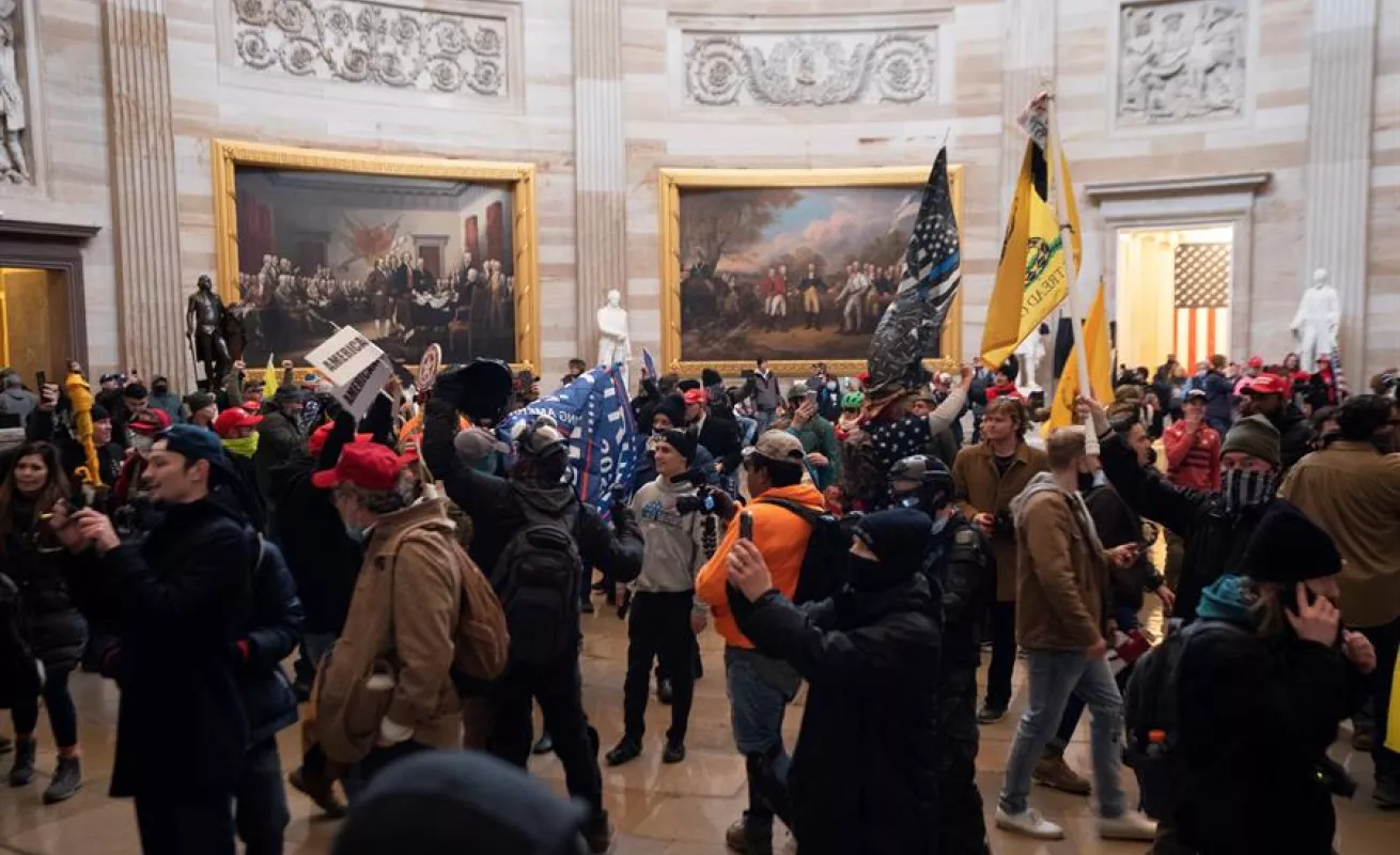 Seguidores de Donald Trump asaltan el Capitolio (Fotos)