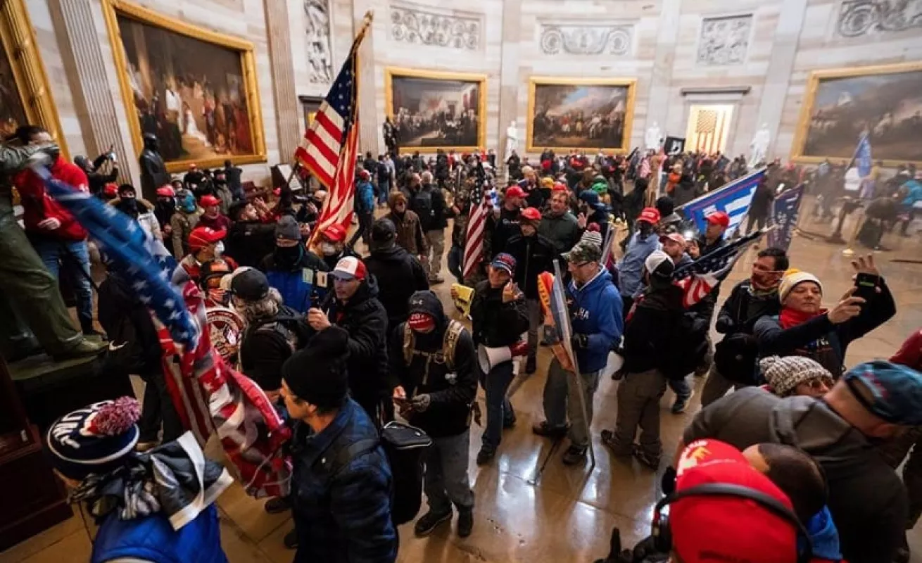 Seguidores de Donald Trump asaltan el Capitolio (Fotos)