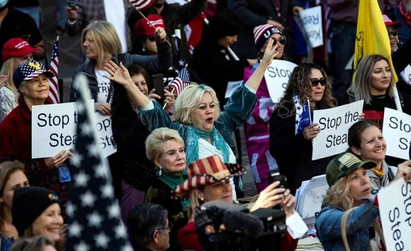 Seguidores de Donald Trump asaltan el Capitolio (Fotos)