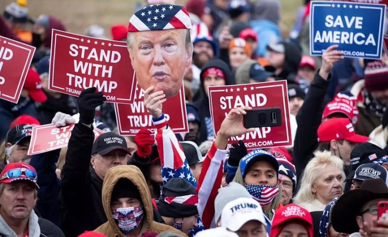 Seguidores de Donald Trump asaltan el Capitolio (Fotos)