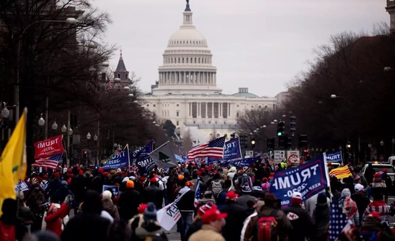 Seguidores de Donald Trump asaltan el Capitolio (Fotos)