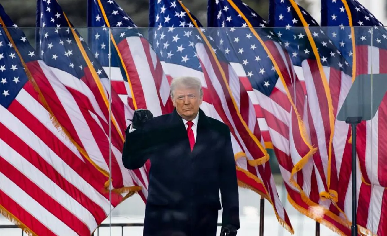 Seguidores de Donald Trump asaltan el Capitolio (Fotos)