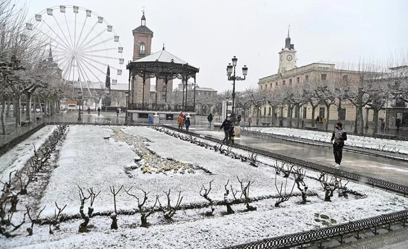 Temporal de nieve activa las alertas en España y afecta al transporte (Fotos)