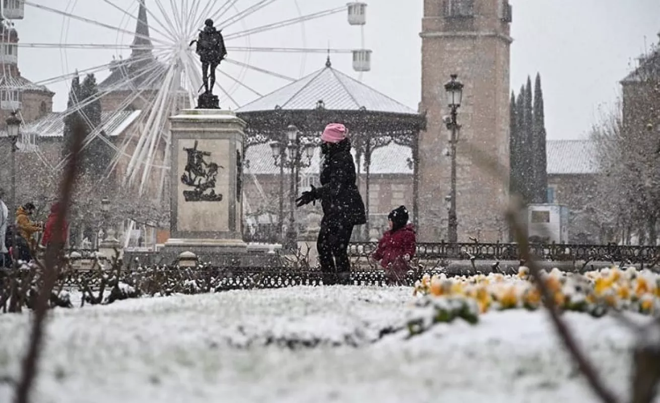 Temporal de nieve activa las alertas en España y afecta al transporte (Fotos)