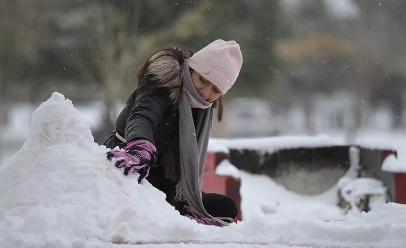 Frente frío ocasiona nevada en norte de México; hay varios muertos y miles de afectados por apagones (Fotos)