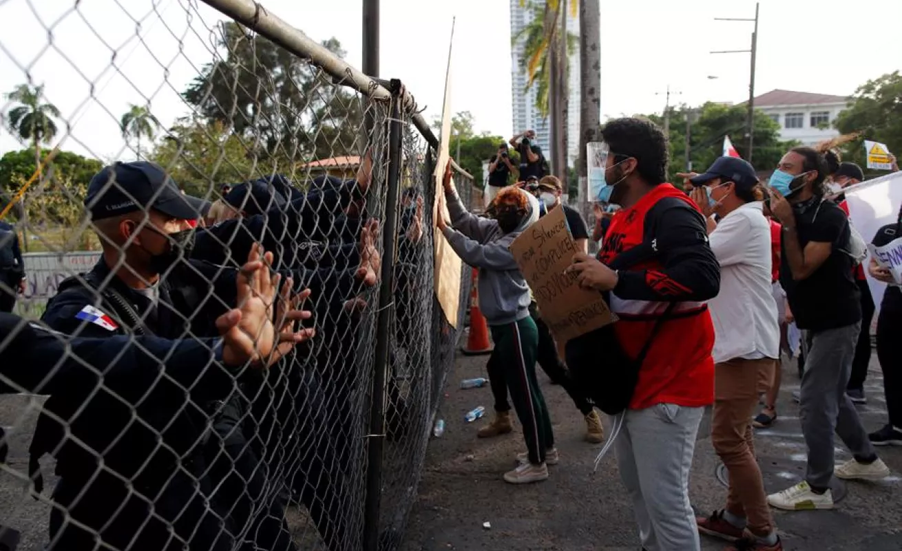 Cabreados por abusos y maltrato a niños 