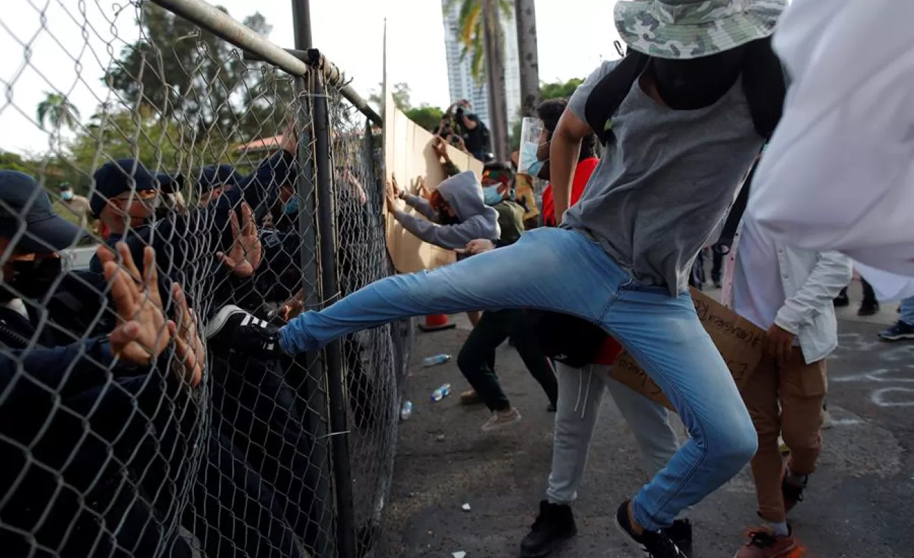 Cabreados por abusos y maltrato a niños 