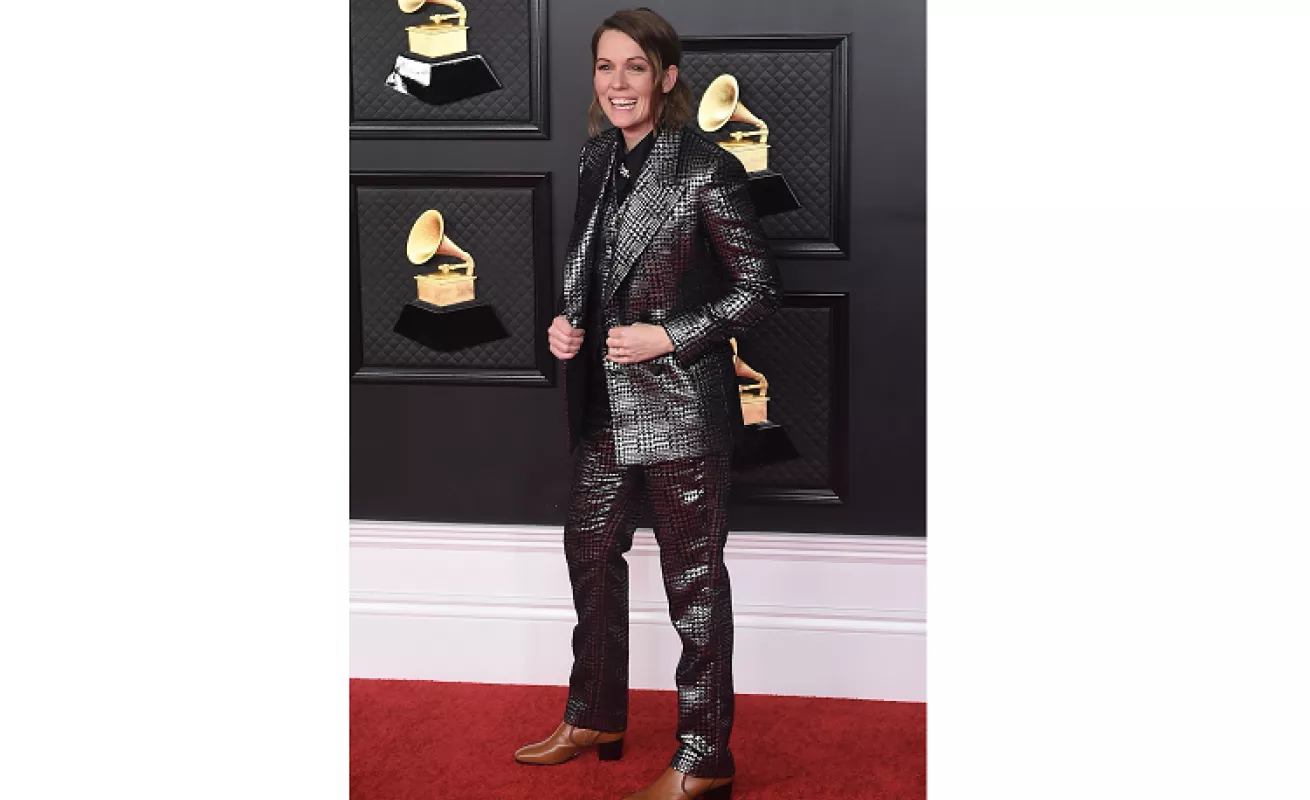La alfombra roja de los Grammy Awards 2021 con lujo y muchos colores