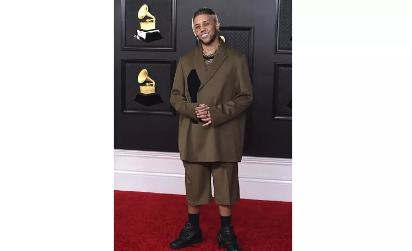 La alfombra roja de los Grammy Awards 2021 con lujo y muchos colores