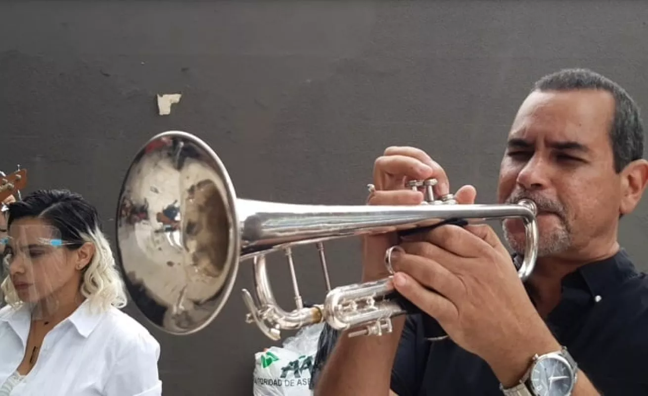 Al son de la trompeta y la buena música despiden al trompetista Vitín Paz