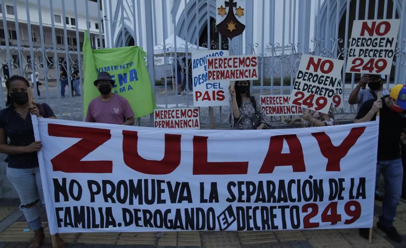 "Que nos permitan permanecer" en Panamá, claman inmigrantes en una vigilia