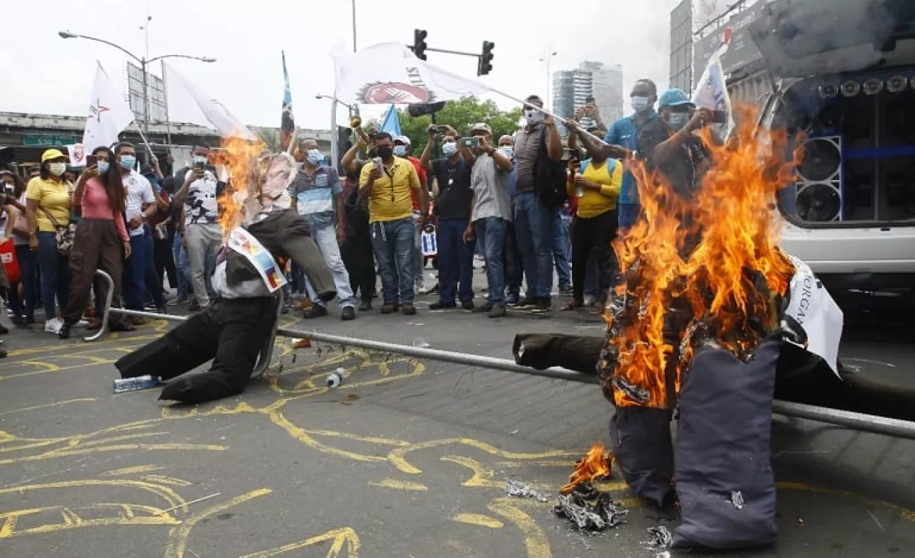 Ánimos caldeados durante instalación del nuevo periodo legislativo (Fotos)