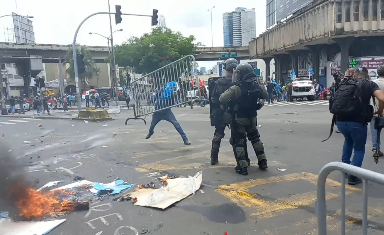 Ánimos caldeados durante instalación del nuevo periodo legislativo (Fotos)