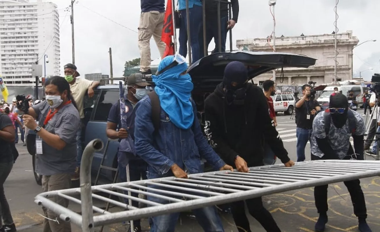 Ánimos caldeados durante instalación del nuevo periodo legislativo (Fotos)