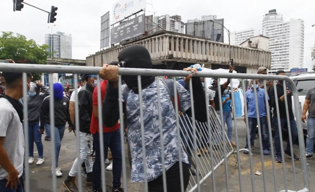 Ánimos caldeados durante instalación del nuevo periodo legislativo (Fotos)