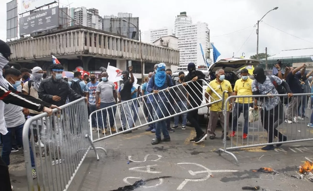 Ánimos caldeados durante instalación del nuevo periodo legislativo (Fotos)