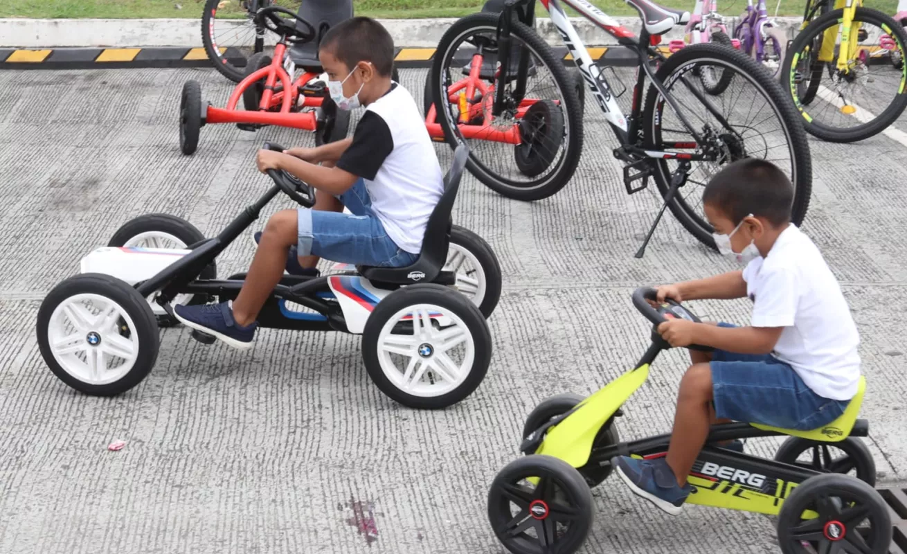 Juegos, golosinas y regalos en el Día del Niño y la Niña