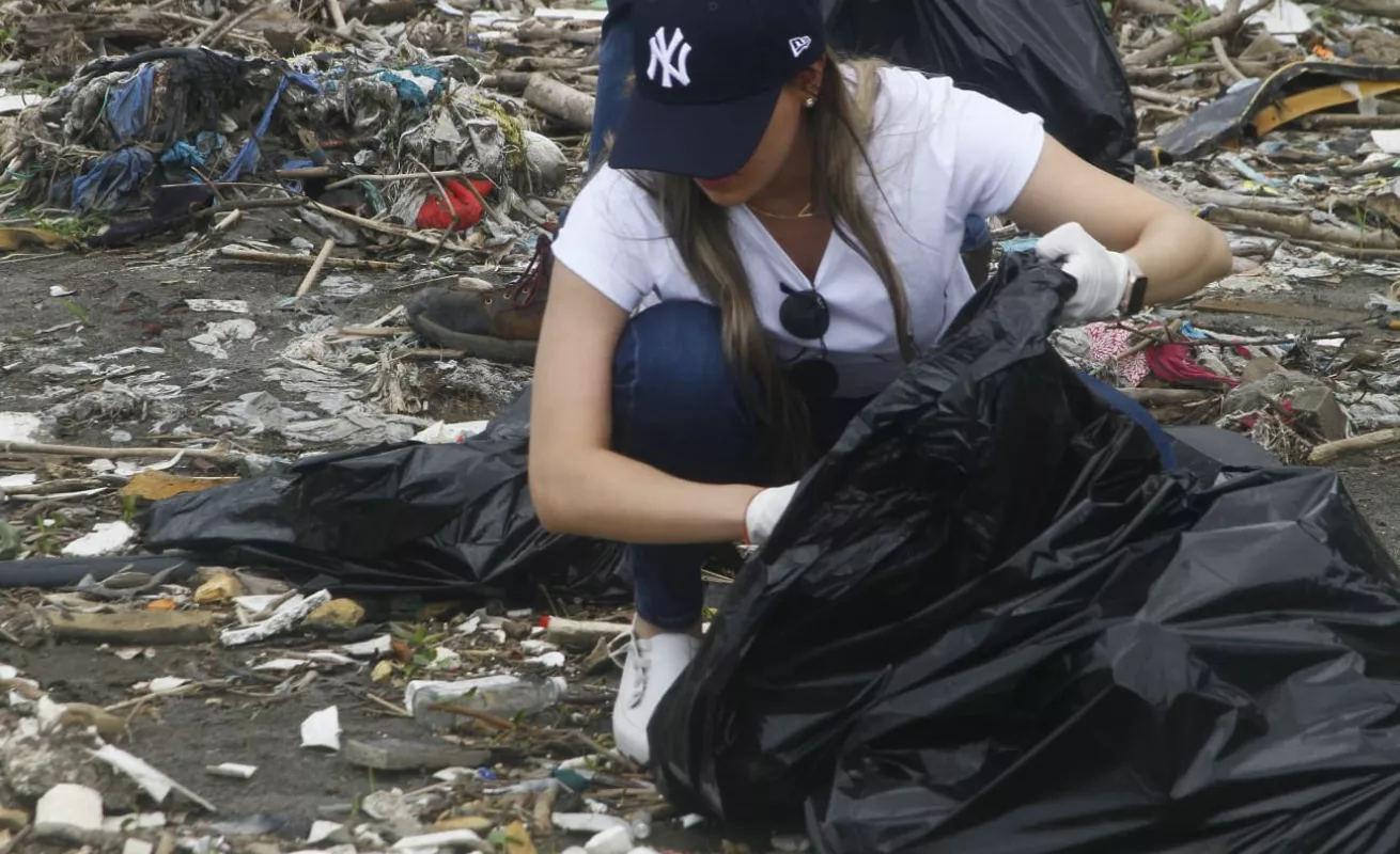 Así fue la limpieza de playa "Virginística" de Mayer 