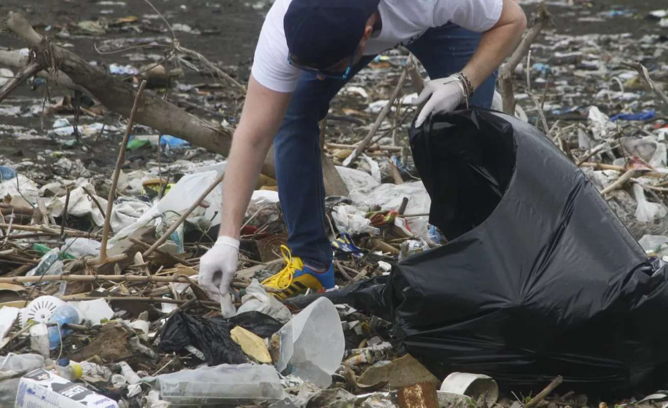 Así fue la limpieza de playa "Virginística" de Mayer 