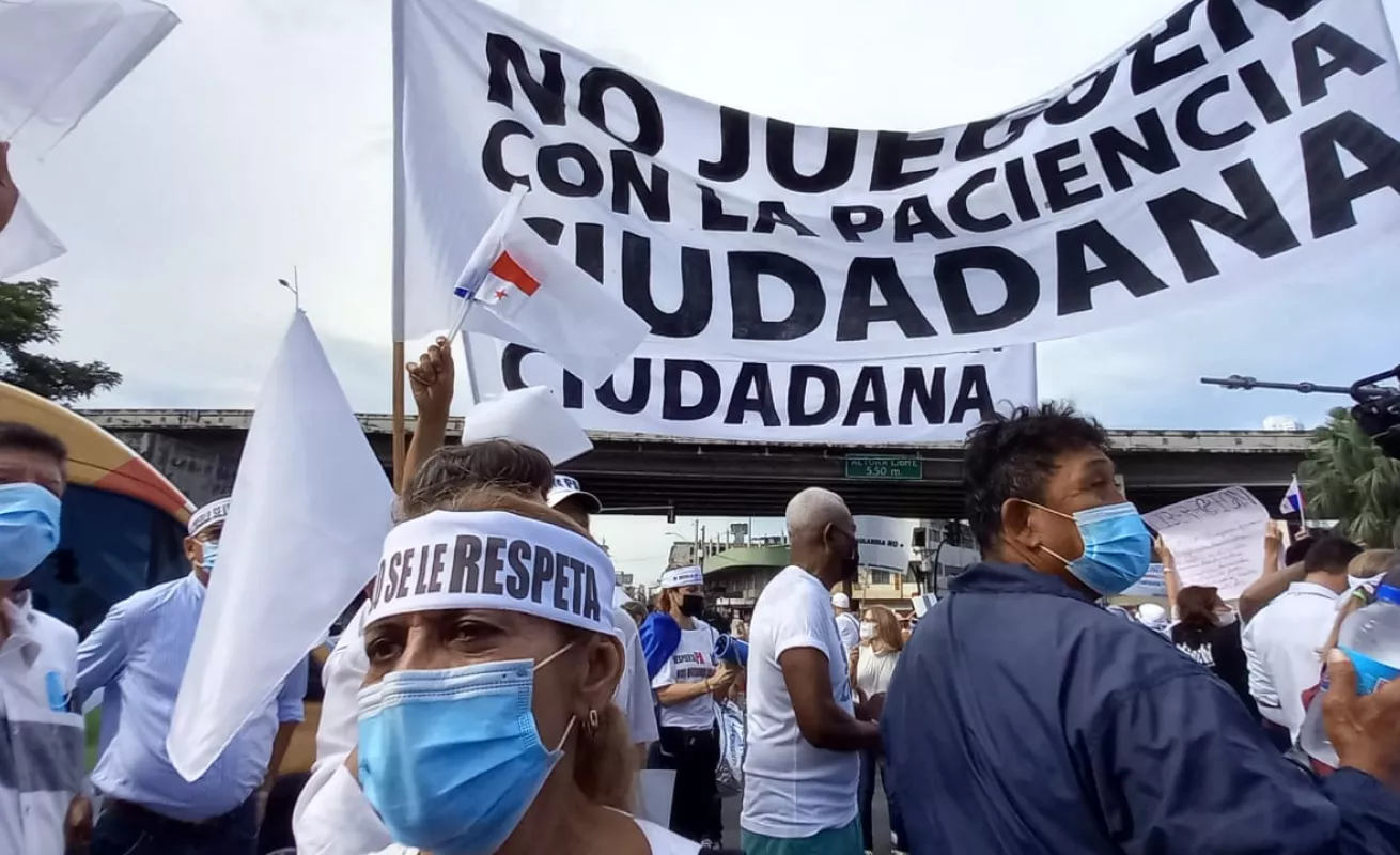 15 imágenes de una vigilia con recuerdo a Civilistas 