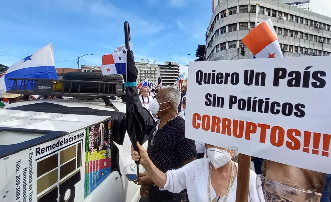 15 imágenes de una vigilia con recuerdo a Civilistas 