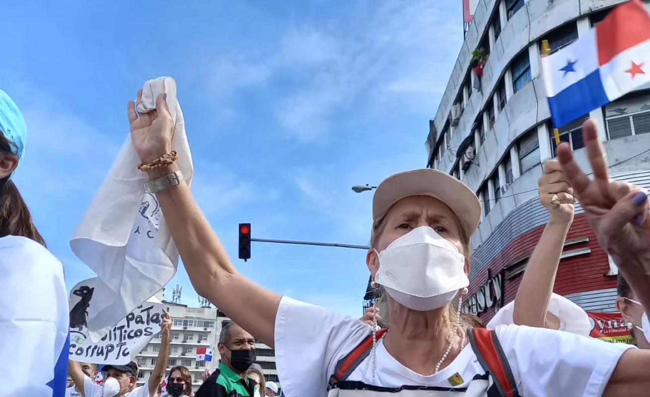 15 imágenes de una vigilia con recuerdo a Civilistas 