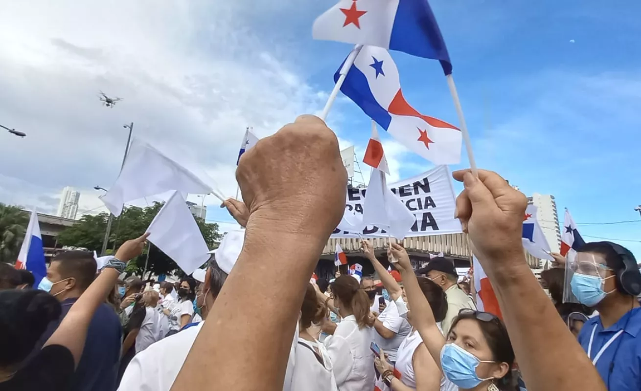 15 imágenes de una vigilia con recuerdo a Civilistas 