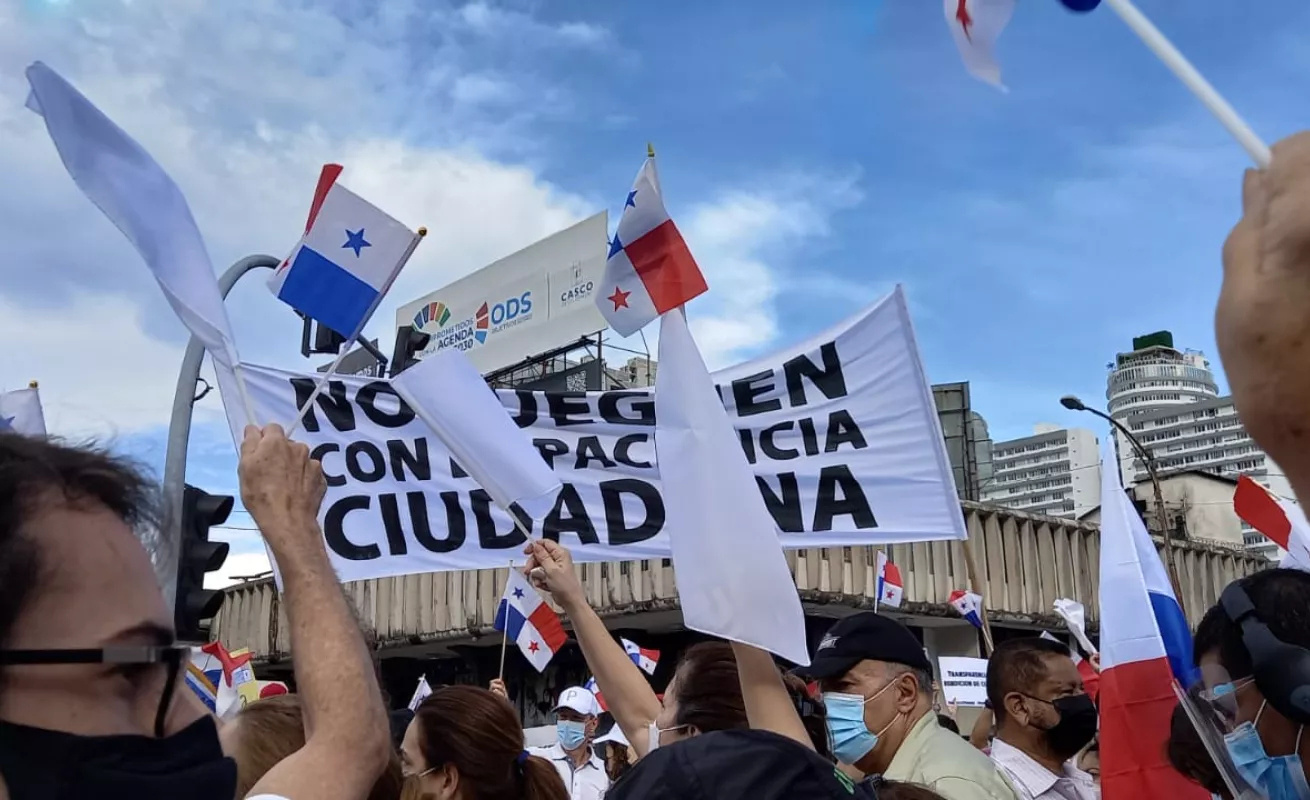 15 imágenes de una vigilia con recuerdo a Civilistas 