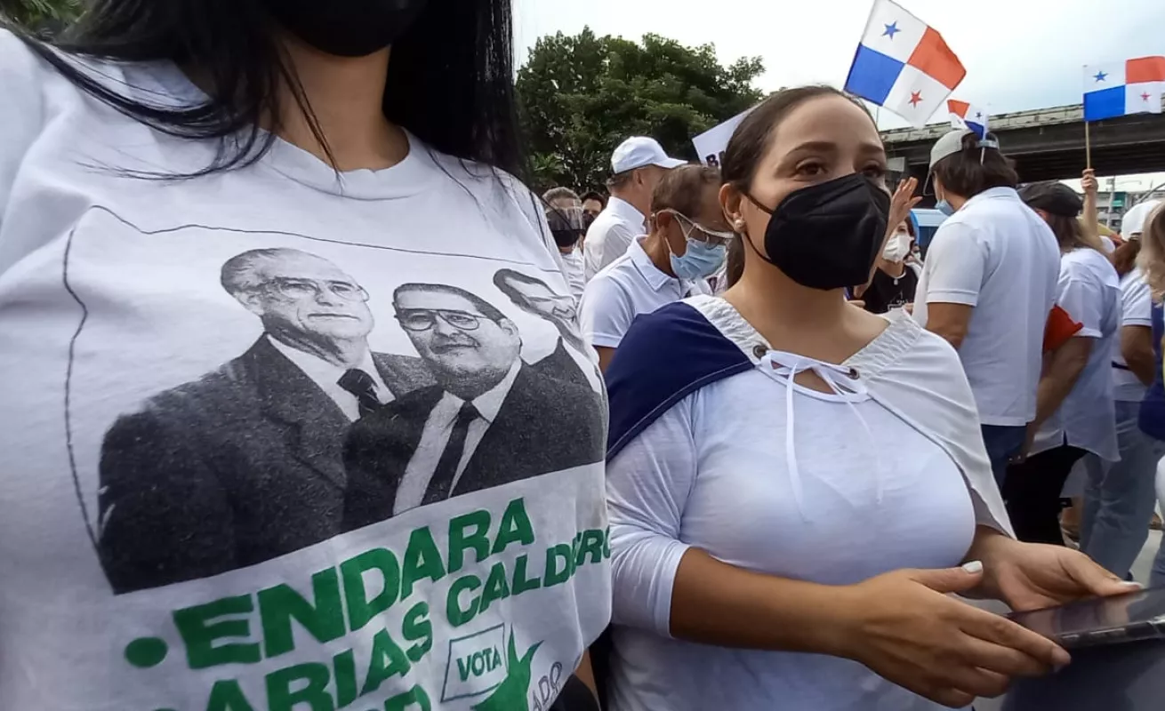 15 imágenes de una vigilia con recuerdo a Civilistas 