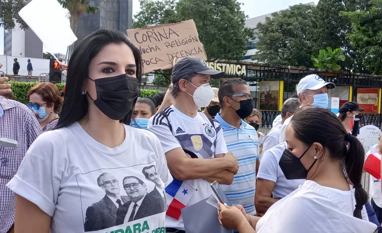 15 imágenes de una vigilia con recuerdo a Civilistas 