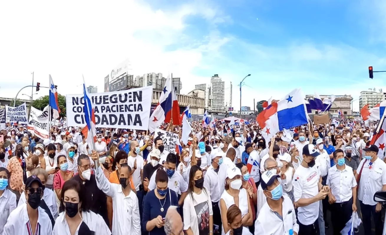 15 imágenes de una vigilia con recuerdo a Civilistas 