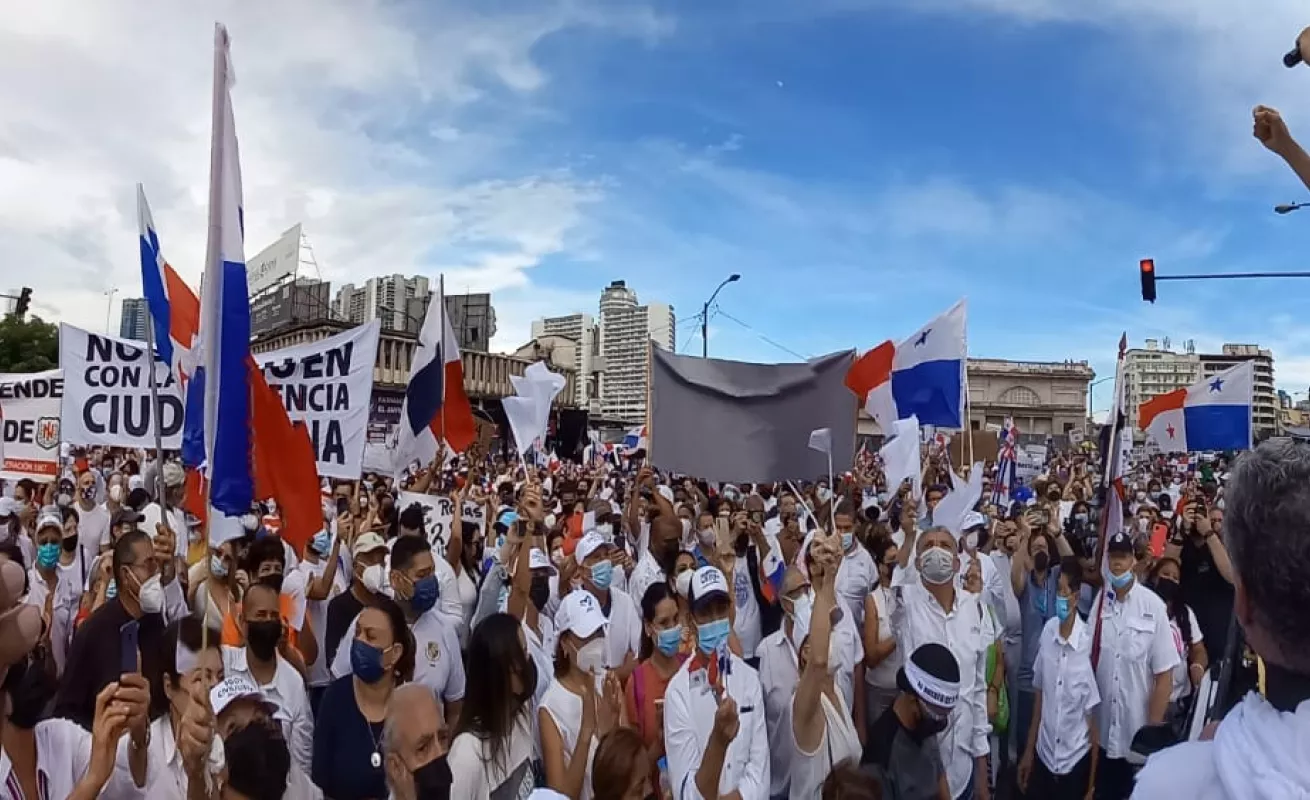 15 imágenes de una vigilia con recuerdo a Civilistas 