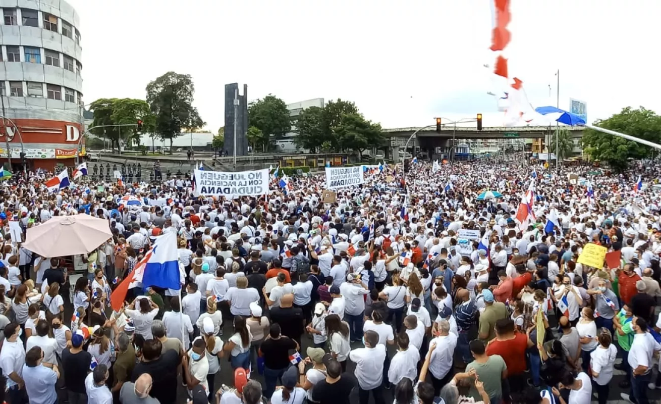 15 imágenes de una vigilia con recuerdo a Civilistas 