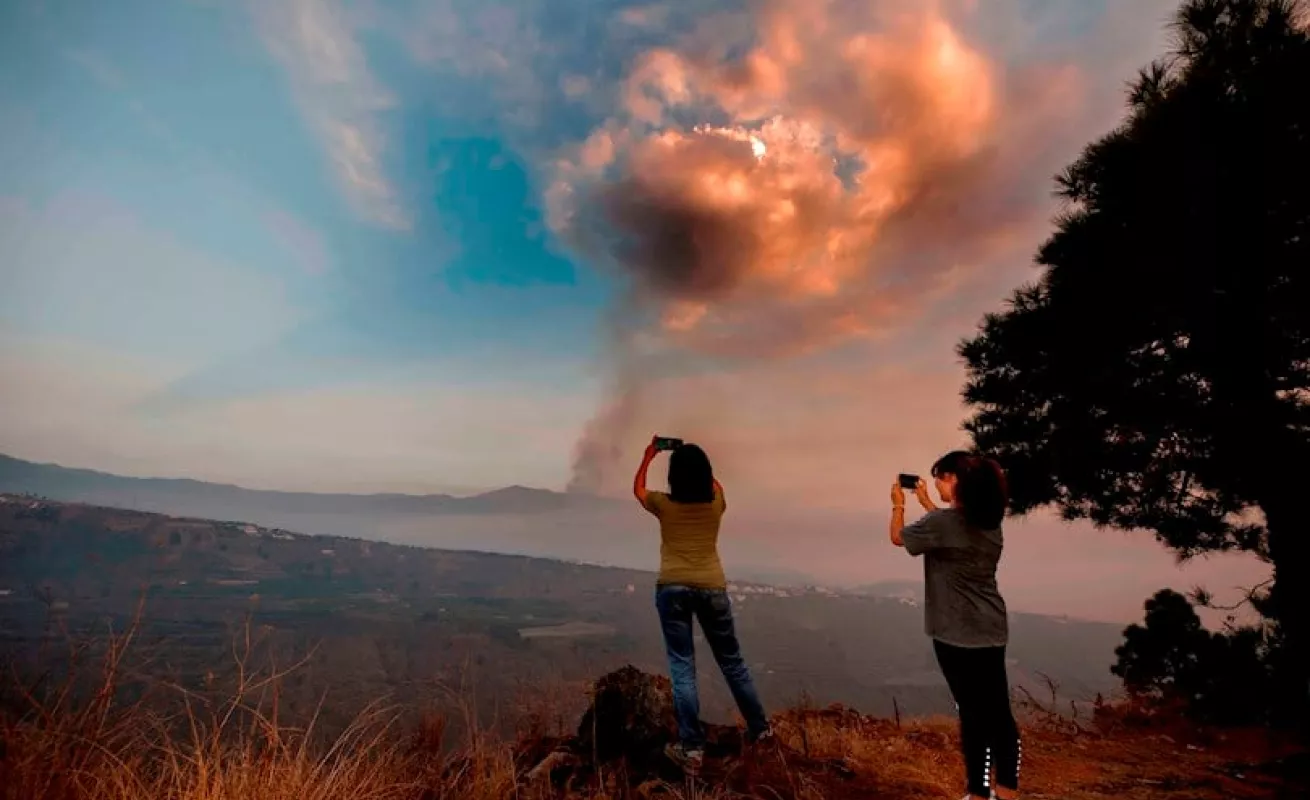Décimo tercer día de erupción del volcán de La Palma (Fotos)