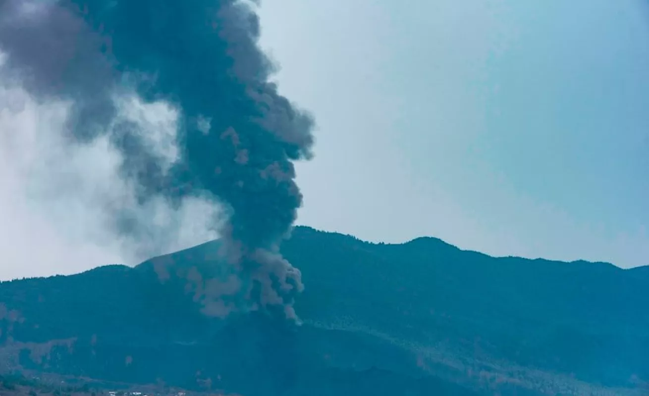 Décimo tercer día de erupción del volcán de La Palma (Fotos)