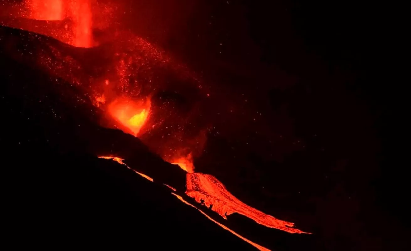 Décimo tercer día de erupción del volcán de La Palma (Fotos)