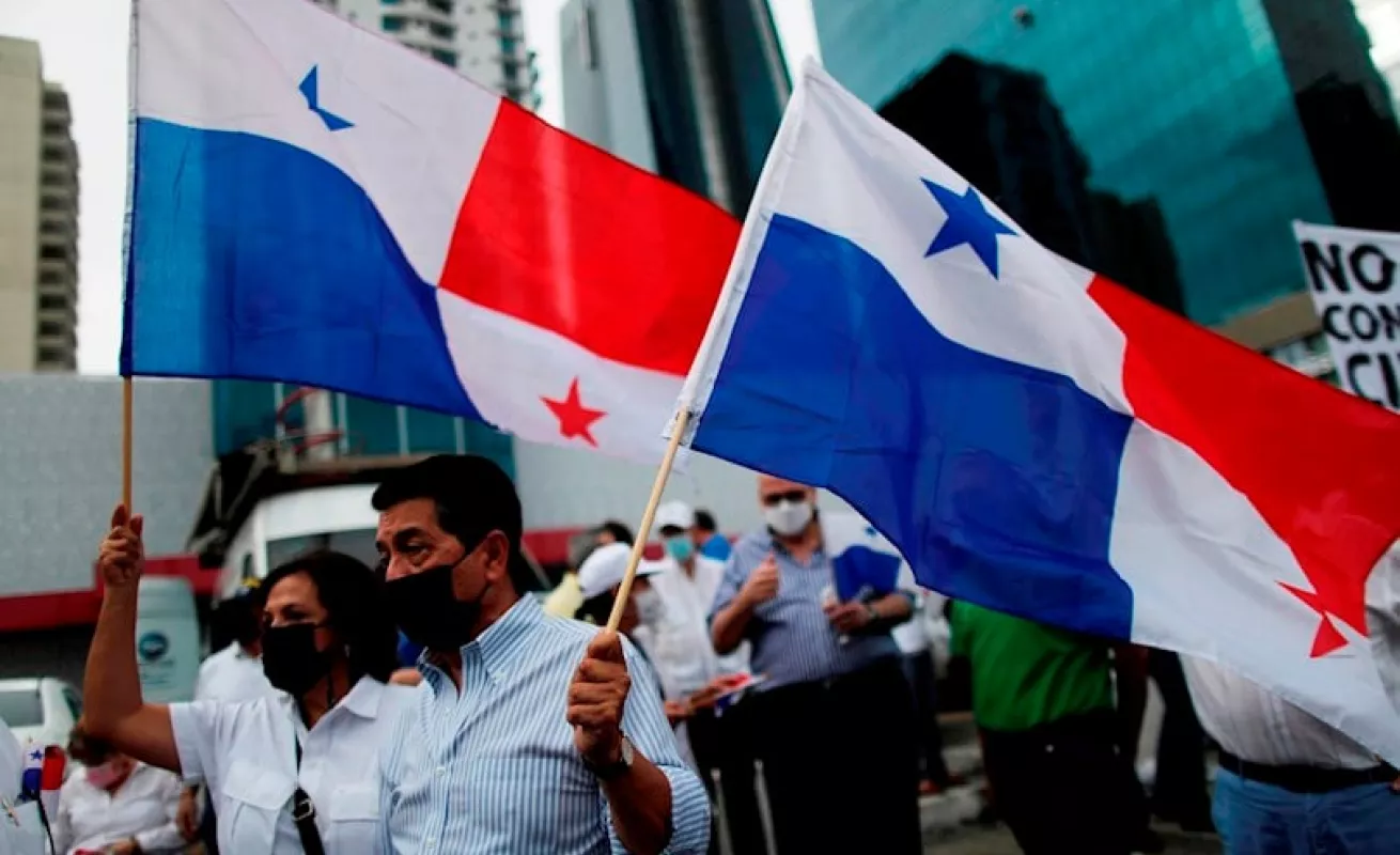 Reclaman a diputados por cambios a proyecto de reforma electoral (Fotos)