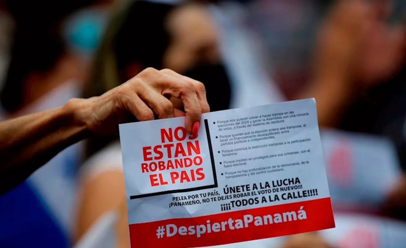 Reclaman a diputados por cambios a proyecto de reforma electoral (Fotos)