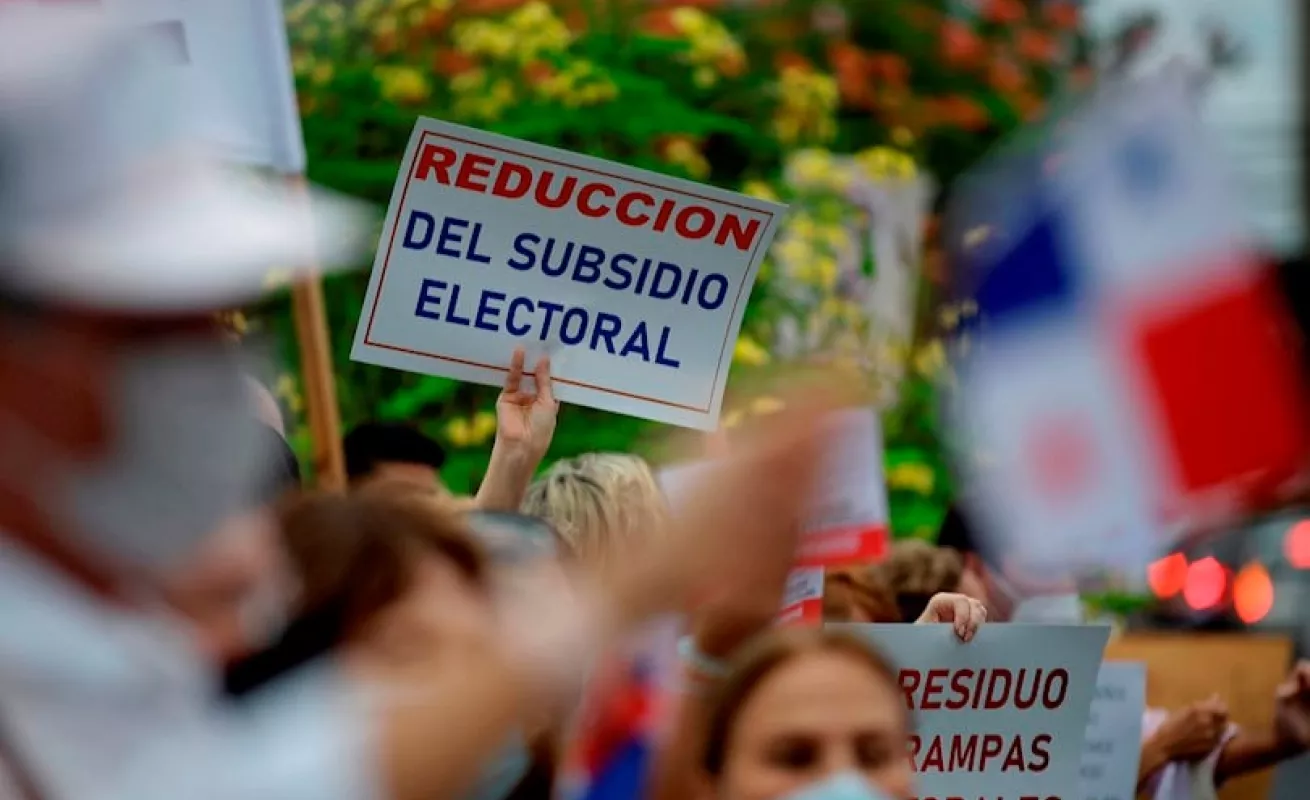 Reclaman a diputados por cambios a proyecto de reforma electoral (Fotos)