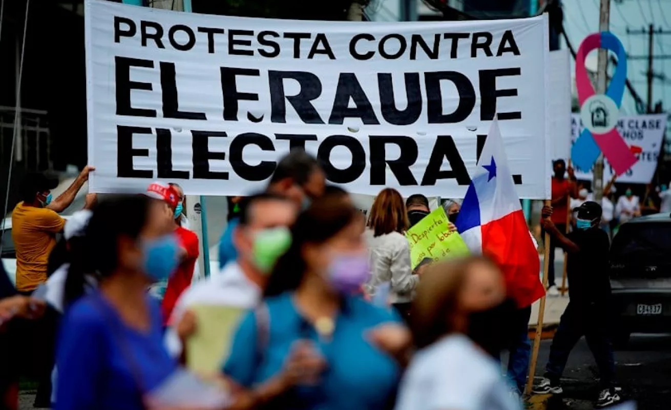 Reclaman a diputados por cambios a proyecto de reforma electoral (Fotos)