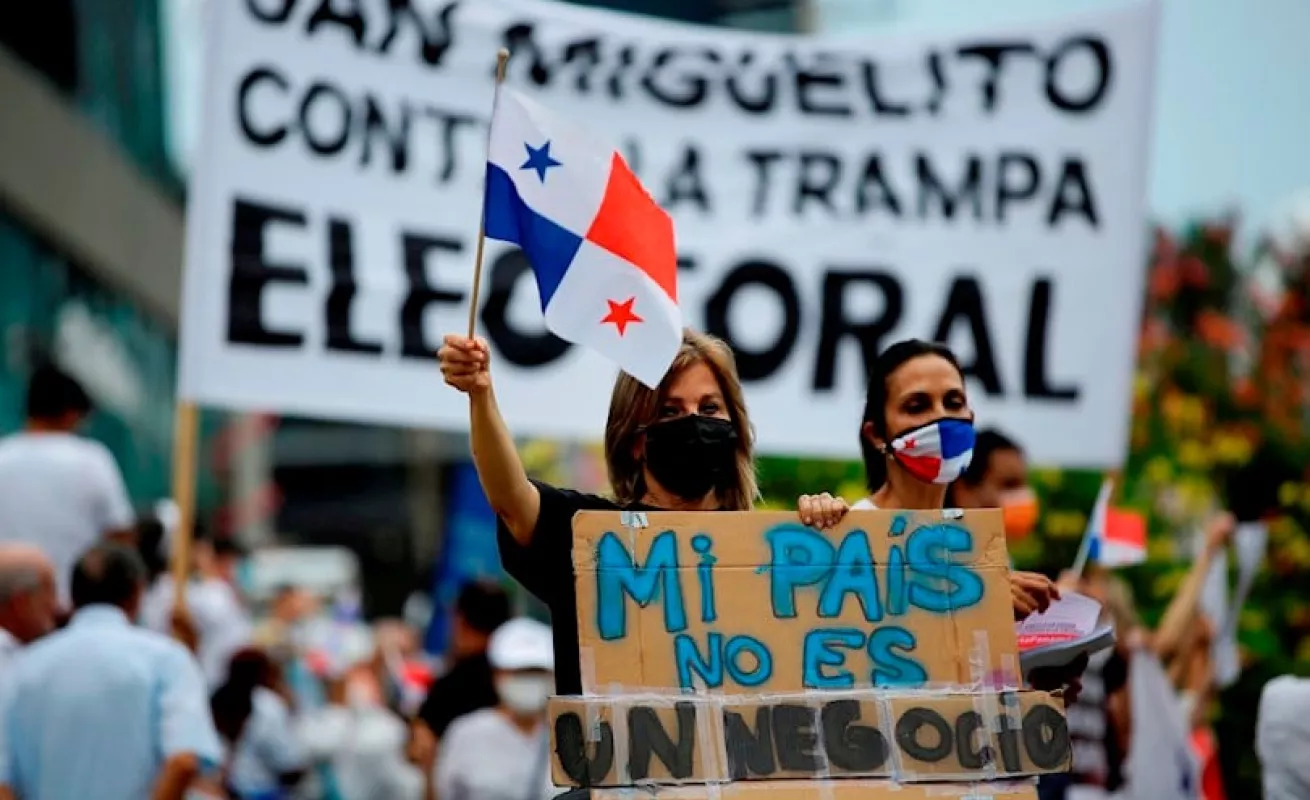 Reclaman a diputados por cambios a proyecto de reforma electoral (Fotos)