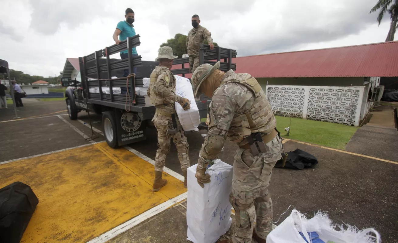 Fuerzas de seguridad decomisan más de 2 toneladas de droga en Panamá